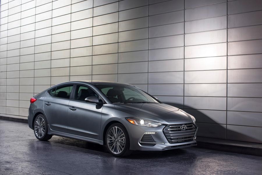  Hyundai Elantra Sport 2016 года  (NA) (фото 30 из 41)